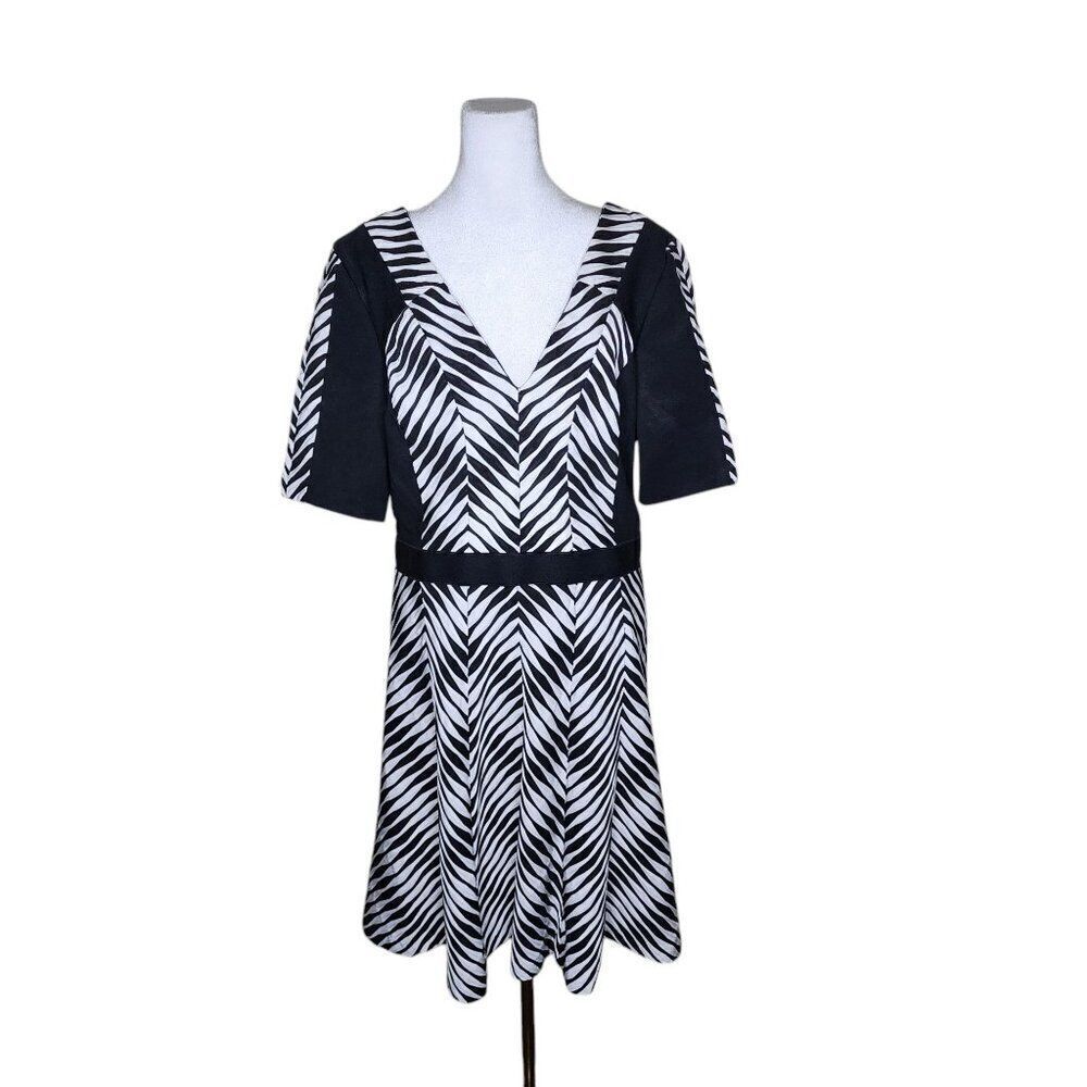 Betsey Johnson Chevron Stripe Fit and Flare Dress Womens Size 14 Black White